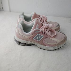 New Balance Women's Pink Sneakers 2002R Sz 6.5